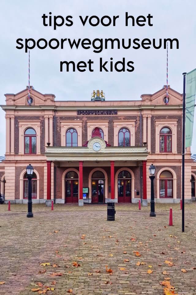 Spoorwegmuseum met kinderen: 10 dingen die je niet wil missen. Het Spoorwegmuseum is het favoriete museum van onze jongen. Hij is er geweest als peuter, kleuter en kind, maar ook als tiener is het nog steeds leuk. In dit artikel delen we dingen die je niet wil missen in het Spoorwegmuseum, maar ook handige tips. En natuurlijk is dit ook gewoon een review van het Spoorwegmuseum.