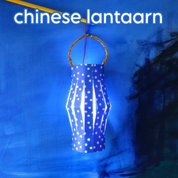 Chinese lantaarn maken. Een Chinese lantaarn is eenvoudig om te knutselen met kinderen. Met deze uitleg kun je deze Chinese lantaarn stap voor stap maken.