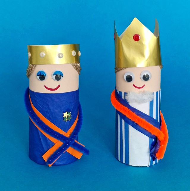 Knutselen voor Koningsdag en Oranje: heel veel leuke ideeën. Zoals koning Willem Alexander en koningin Maxima van wc rollen knutselen. Met wc rolletjes, gekleurd papier, gouden wol, stiften, wiebeloogjes, pailletten en pijpenrager. 