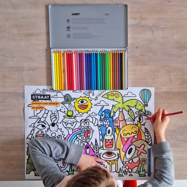 Onze favoriete tekenspullen voor kinderen, tieners en volwassenen. We laten hier onze favoriete kleurpotloden zien. Beide merken hebben een driehoekige ergonomische greep, waardoor kinderen het potlood makkelijker goed vast houden. En beide merken breken minder snel dan veel andere potloden. Tot slot hebben ze mooie volle kleuren.