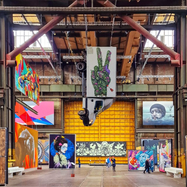 STRAAT museum Amsterdam met kinderen en tieners. Zoek je een hip kids uitje in Amsterdam Noord? STRAAT museum is leuk voor oudere kinderen en tieners. Je vindt er graffiti en street art in een stoere oude loods op de NDSM-werf. 