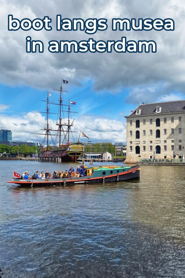 Cultuur Ferry Amsterdam: hop on hop off museum boot. De Cultuur Ferry is een leuke manier om Amsterdam te ontdekken met kinderen. Deze hop on hop off boot vaart van het ene naar het andere museum. Ondertussen ontdek je Amsterdam vanaf het water.