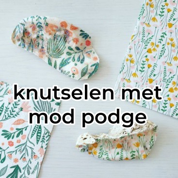 Zo werkt een mod podge plus ideeën om ermee te knutselen. Modpodge ofwel mod podge is een soort lijm die een beschermend laagje over een knutselwerk zet. Hier zie je hoe het werkt en vind je ideeën om met een pons te knutselen.