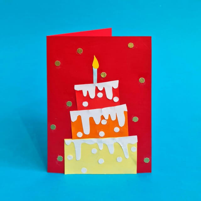 Verjaardagskaart zelf maken voor kinderen: leuke ideeën en tips. Deze verjaardagskaart knutselde ons meisje met 10 jaar. Ze gebruikte een leeg kaartje en gekleurd papier.