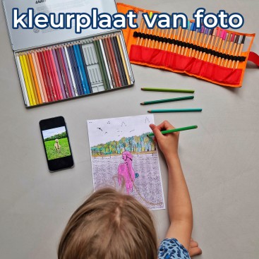 De meeste kinderen kunnen eindeloos kleurplaten kleuren. Wat is er dan leuker dan een kleurplaat van een foto van maken en vervolgens inkleuren? Of een kleurplaat van opa en oma, de hond of poes, foto van een uitje, van de vriendengroep van de kids, van een mooie bloem, de auto, je pop, een Van Gogh, verzin het maar.