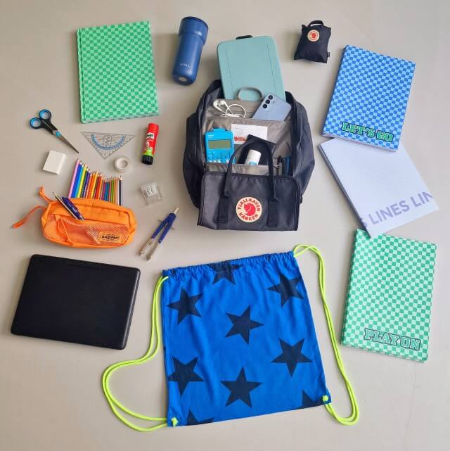 Schoolspullen voor de middelbare school voor een jongen. Op zoek naar handige en stoere schoolspullen voor de middelbare school voor een jongen? Kijk dan even hier voor tips en een handig lijstje wat je nodig hebt!