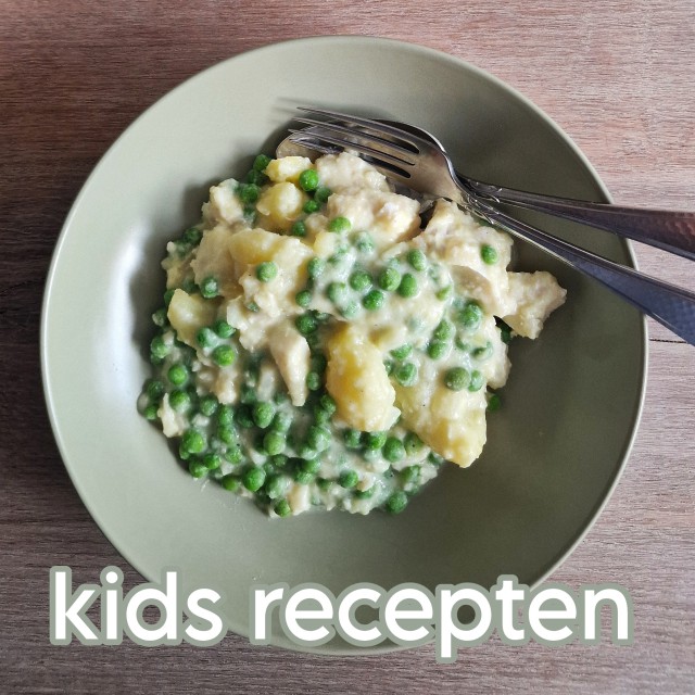 101 gezonde kindvriendelijke recepten: baby, peuter, kleuter & kind. Sinds de kinderen er zijn ben ik altijd op zoek naar lekkere recepten voor het gehele gezin. Ik zoek altijd naar dingen die lekker zijn voor kids en voor jezelf en bij voorkeur ook gezond. Om het boodschappen doen en koken makkelijker te maken verzamel ik recepten. Het zijn allerlei verschillende recepten, voor baby, peuter, kleuter en kind. Zoals dit romige stoofpotje met vis, aardappelen en doperwten.