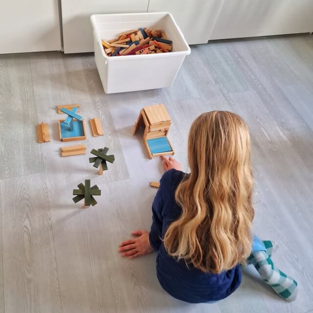 Onze voorjaarsvakantie kids bucketlist: activiteiten voor kinderen. Zoals bouwen met KAPLA.