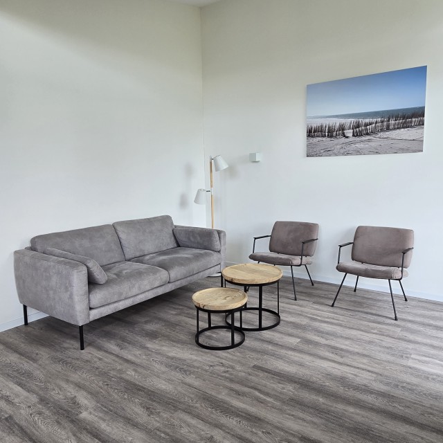 Roompot Water Village en Beach Resort in Kamperland: een review. Een kleinschalig rustig vakantiepark met de faciliteiten van een groot vakantiepark, dat klinkt ideaal met kinderen en tieners toch? Roompot Water Village in Kamperland ligt naast het Roompot Beach Resort, met strand, zwembad, speeltuinen en sportfaciliteiten, kijk mee voor onze review. Dit is ons vakantiehuisje in Water Village.