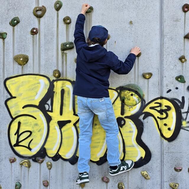 Hoera het is bijna meivakantie, dus het is weer tijd voor een bucketlist vol leuke activiteiten voor kinderen! Wij maakten een lijst met leuke ideeën om deze vakantie te doen. Met ideeën voor peuters, kleuters, grotere kinderen en tieners. En voor mooi weer, maar ook voor slecht weer en regen. 
