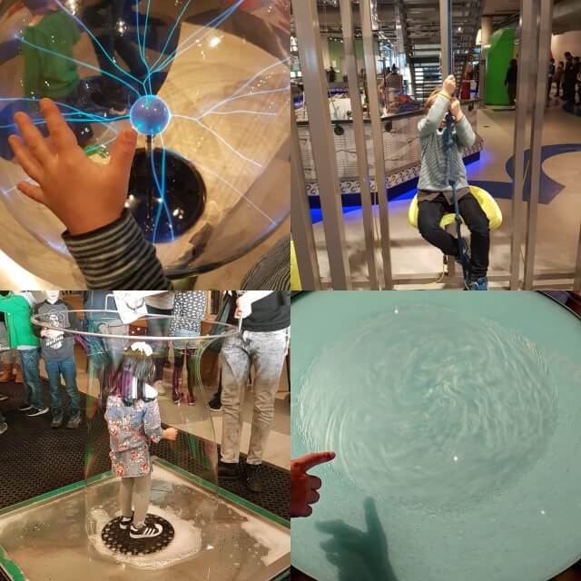 Bij Fenomena op de eerste verdieping van NEMO Science Museum in Amsterdam ontdek je spelenderwijs hoe natuurkunde werkt. Zo ontdek je hoe elektriciteit, licht en geluid werken, maar ook je eigen spierkracht. Bijvoorbeeld met levensgrootte bellenblaas, stoeltje waarmee je jezelf omhoog trekt en een bol met elektrische flitsen.