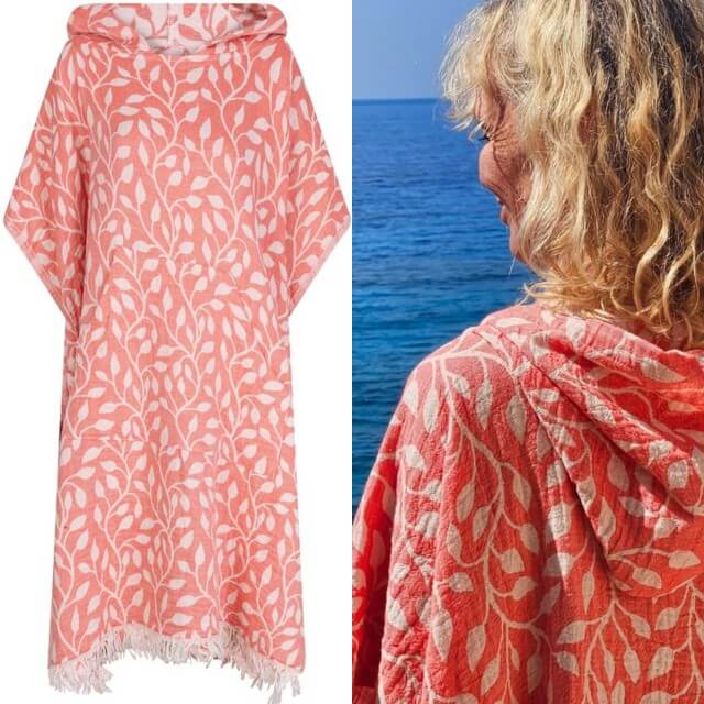 Strandponcho voor volwassenen en kinderen, handig na zwemmen. Deze mooie poncho's voor volwassenen van ZusenZomer vind ik ook heel erg mooi.