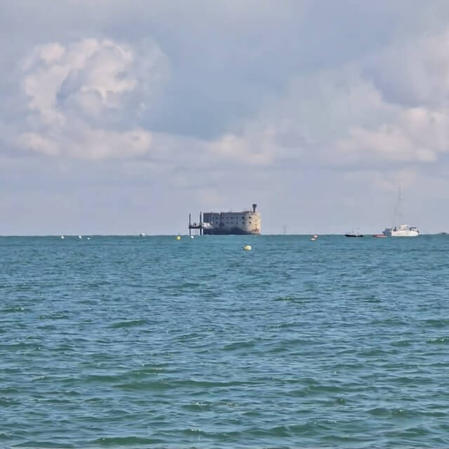 Île d’Oléron heeft een aantal historische plekken, die leuk zijn om te bekijken met kinderen. Fort Boyard ken je misschien van het gelijknamige tv programma. Het ligt tussen Île d’Aix en Île d’Oléron. Vanaf Boyardville zie je het fort liggen. Je kunt er ook een boottocht naartoe maken.