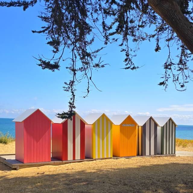 Île d’Oléron met kinderen en tieners: 10 tips inclusief campings. Île d’Oléron is een heerlijk eiland voor vakantie met kinderen en tieners. Wij snappen wel waarom dit eiland zo populair is bij Parijzenaars. Daarom delen we 10 tips, inclusief leuke campings op Île d’Oléron in de Charente Maritime. Zoals prachtige stranden in schattige dorpjes.