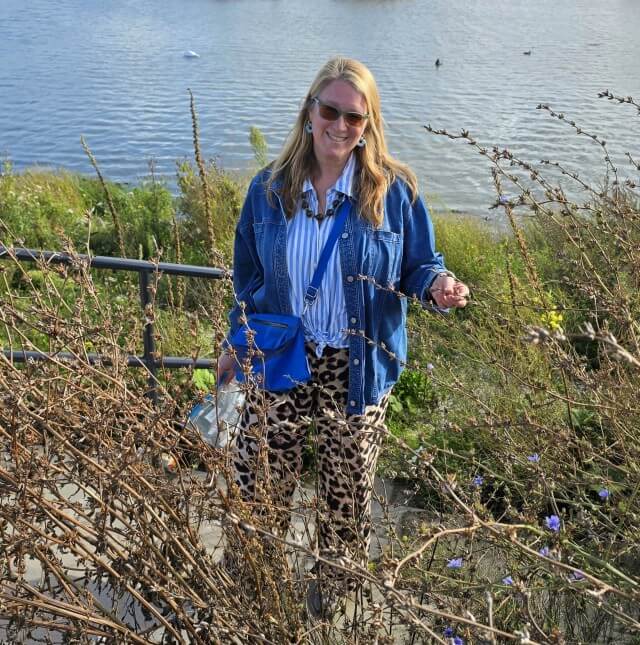 Herfst uitjes voor kinderen: tips om samen naar buiten te gaan. Het wordt langzaamaan kouder en natter buiten, maar gelukkig zijn er nog genoeg lekkere dagen. Daarom maakte ik een lijst met herfst uitjes voor kinderen, vol tips om lekker samen naar buiten te gaan! Heel veel van deze uitjes zijn gratis of goedkoop.