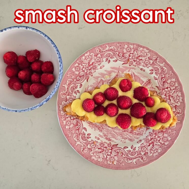 Smash croissant recept: nog lekkerder dan crompouce! Hoezo crompouce? Dit is nog lekkerder! Daarom vind je hier een recept voor smash croissant. Die platte croissants hebben we natuurlijk gespot in Frankrijk.