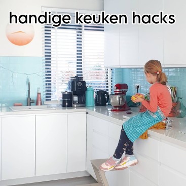 Life hacks om je keuken schoon en opgeruimd te houden. Met kinderen is het best wel een uitdaging in je huis opgeruimd te houden. Daarom deed ik onze 5 favoriete life hacks om je keuken schoon en netjes te houden. Handige organizing tips voor je keuken dus.
