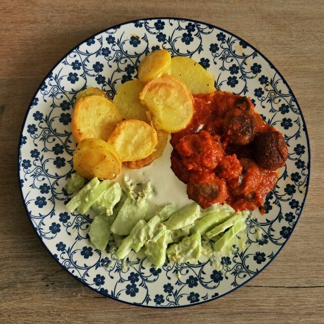 Recept voor patatas bravas, heerlijke Spaanse tapas. We zijn hier gek op patatas bravas. Daarom vandaag een recept voor patatas bravas. Heerlijk als Spaanse tapas of als hoofdgerecht.