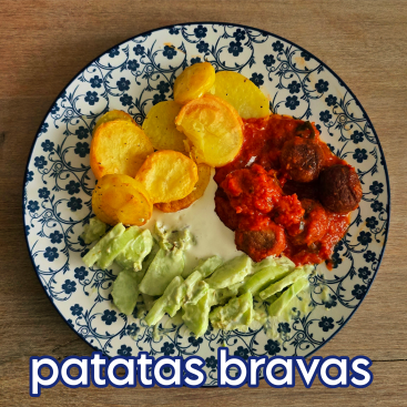 Recept voor patatas bravas, heerlijke Spaanse tapas. We zijn hier gek op patatas bravas. Daarom vandaag een recept voor patatas bravas. Heerlijk als Spaanse tapas of als hoofdgerecht.