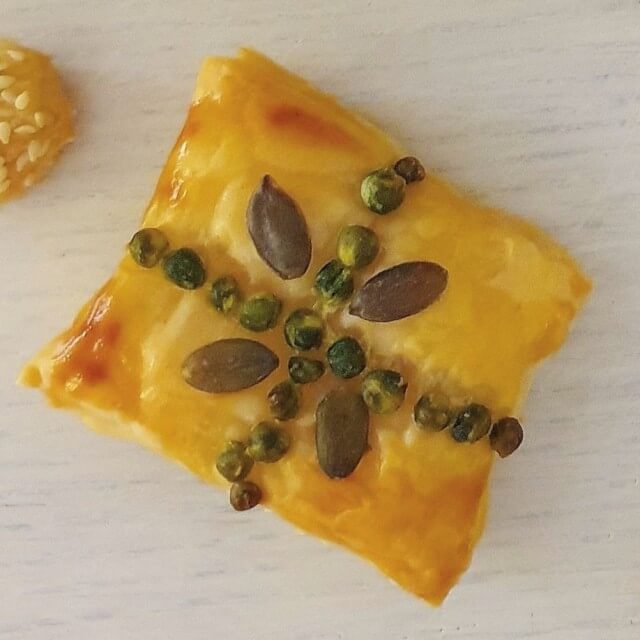 Sinterklaas recepten: hartige hapjes en zoete traktaties. Zoals Sinterklaas bladerdeeg hapjes, lekker bij de borrel of bij de soep.