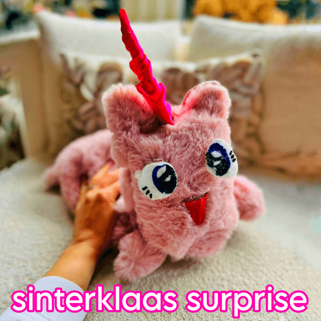 Sinterklaas surprise maken: 100 leuke ideeën om te knutselen. Ons nichtje kreeg deze prachtige fluffy eenhoorn, gebaseerd op de Pink Fluffy Unicorns Dancing On Rainbows op YouTube.