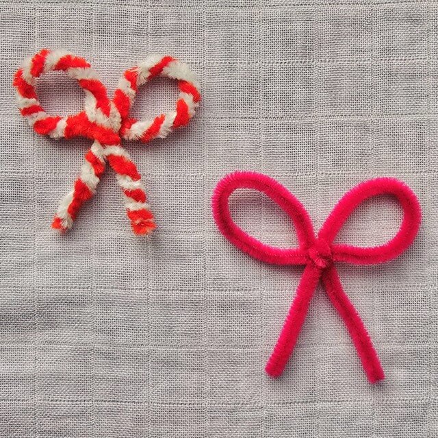 Strik tekenen en knutselen: leuke ideeën voor strikken. Met ideeën voor peuters, kleuters, kinderen, tieners en volwassenen. Deze strik knutsel hebben we gemaakt met chenille draad oftewel pijpenrager.