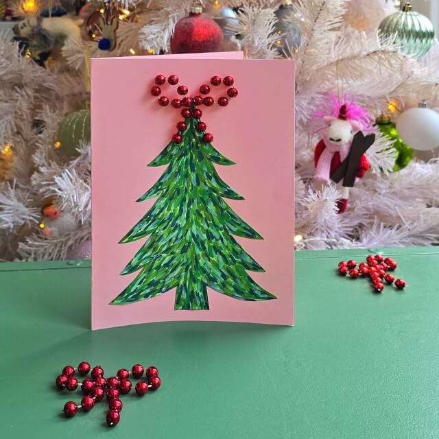 Kerst knutselen: 80 ideeën voor peuters, kleuters, kinderen, tieners. Kerstkaart tekenen met acrylmarkers en kerstslinger.