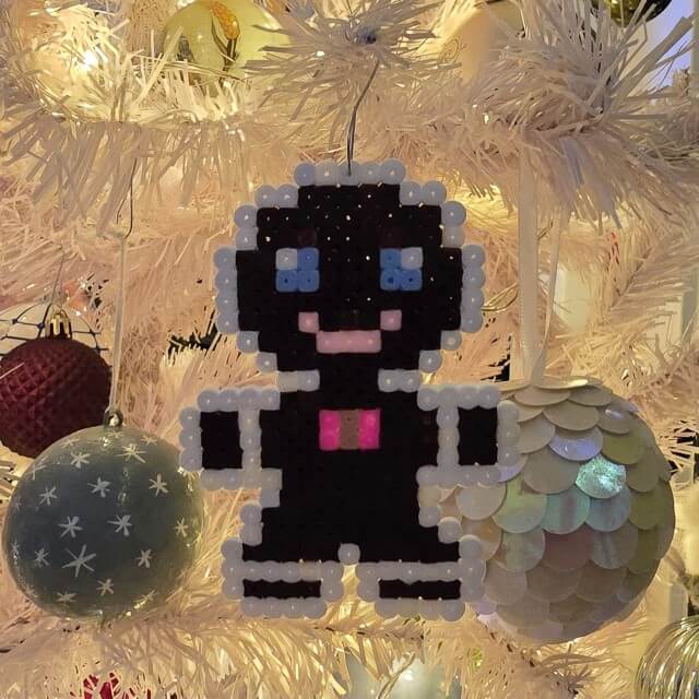 Kerst knutselen: heel veel ideeën voor peuters, kleuters, kinderen, tieners. Een koekemannetje of gingerbread man is leuk om te knutselen of tekenen, deze maakten we van strijkkralen.