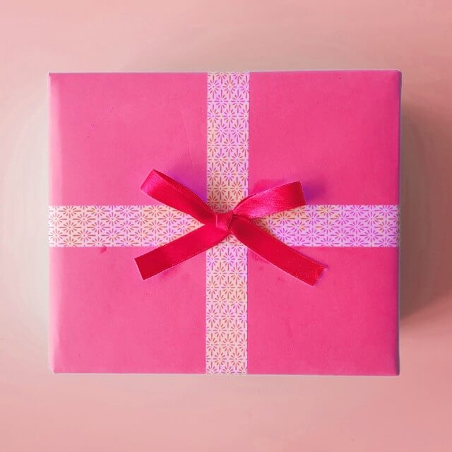 Cadeaus inpakken: pakjes leuk versieren, als met masking tape