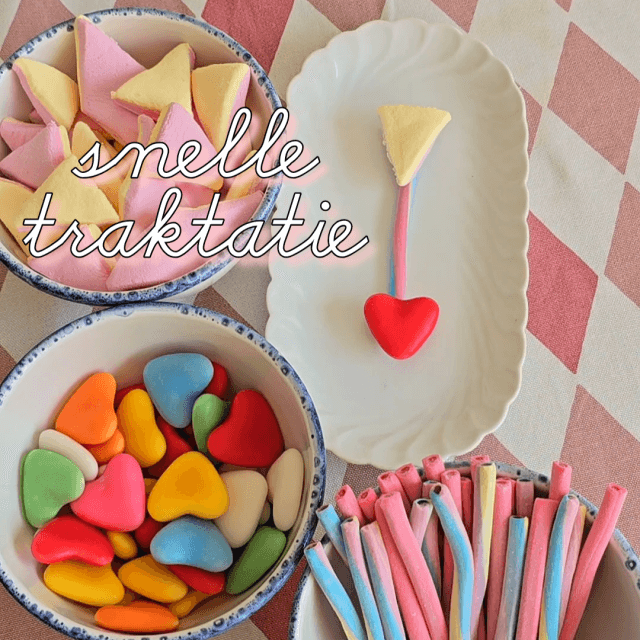 Hartjes traktatie voor Valentijnsdag. Deze makkelijke hartjes pijlen cupido traktatie is leuk op school of voor je kinderfeestje. Natuurlijk is de traktatie toepasselijk voor Valentijnsdag, maar ook de rest van het jaar voor meisjes (of jongetjes) die gek zijn op hartjes.