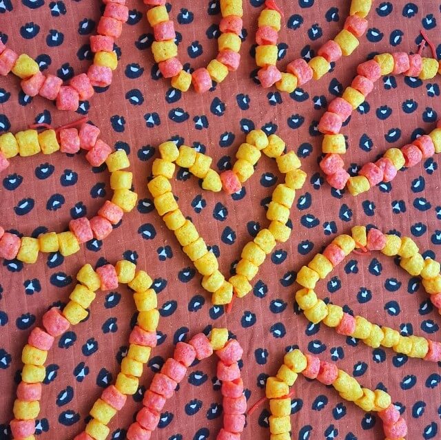 Heel veel traktatie ideeën voor kinderen: verjaardag op crèche of school. Werd er bij jullie ook vaak op zulke chips kettingen getrakteerd?