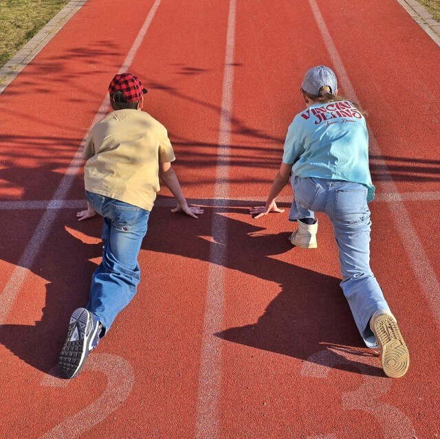 Heel veel buitenactiviteiten voor oudere kinderen en tieners. Met deze buitenactiviteiten zorg je dat oudere kinderen en tieners lekker naar buiten gaan. Er zijn sportieve activiteiten, maar ook heel veel andere activiteiten. Zo krijg je die kids en tieners weer de deur uit.