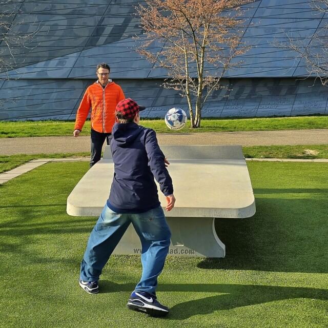 Heel veel buitenactiviteiten voor oudere kinderen en tieners. Met deze buitenactiviteiten zorg je dat oudere kinderen en tieners lekker naar buiten gaan. Er zijn sportieve activiteiten, maar ook heel veel andere activiteiten. Zo krijg je die kids en tieners weer de deur uit.