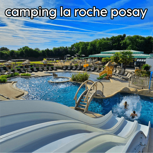 Camping La Roche Posay: Yelloh Village vakantiepark vol luxe. Yelloh! Village camping La Roche Posay is een vakantiepark om te onthouden. Natuurlijk vanwege het prachtige zwembad binnen en buiten met waterglijbaan. Maar ook voor de sportvelden en speeltuin. Bovendien is het er prachtig groen en vol bloemen.