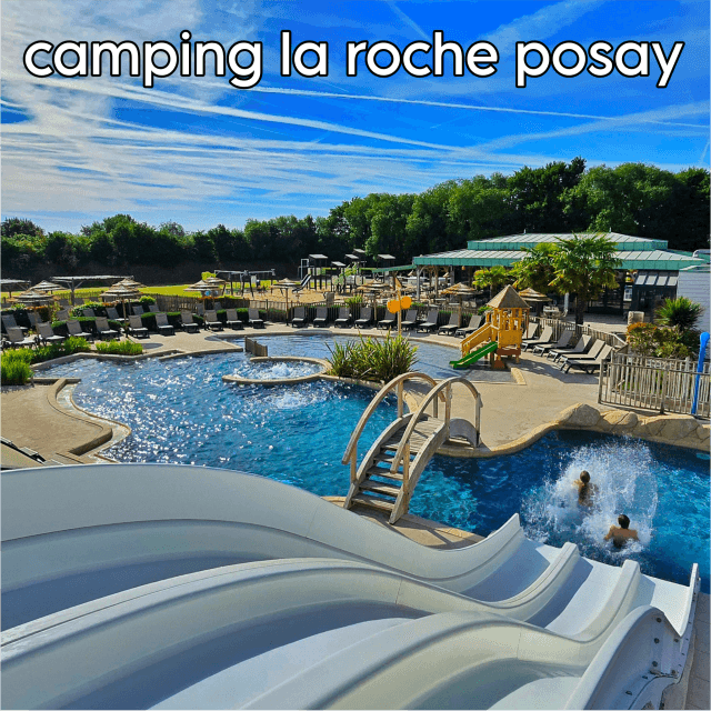 Camping La Roche Posay: Yelloh Village vakantiepark vol luxe. Yelloh! Village camping La Roche Posay is een vakantiepark om te onthouden. Natuurlijk vanwege het prachtige zwembad binnen en buiten met waterglijbaan. Maar ook voor de sportvelden en speeltuin. Bovendien is het er prachtig groen en vol bloemen.