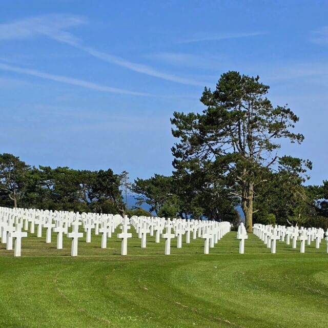 D-Day invasiestranden bezoeken met tieners. Als je naar de noordkust van Normandië gaat, kunnen de verschillende invasiestranden je niet ontgaan. De D-Day geschiedenis leeft hier in Normandië enorm. Deze D-Day invasiestranden zijn absoluut de moeite waard om te bezoeken met tieners.