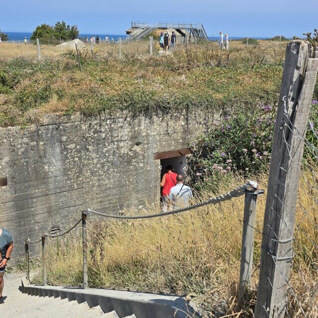 D-Day invasiestranden bezoeken met tieners. Als je naar de noordkust van Normandië gaat, kunnen de verschillende invasiestranden je niet ontgaan. De D-Day geschiedenis leeft hier in Normandië enorm. Deze D-Day invasiestranden zijn absoluut de moeite waard om te bezoeken met tieners.