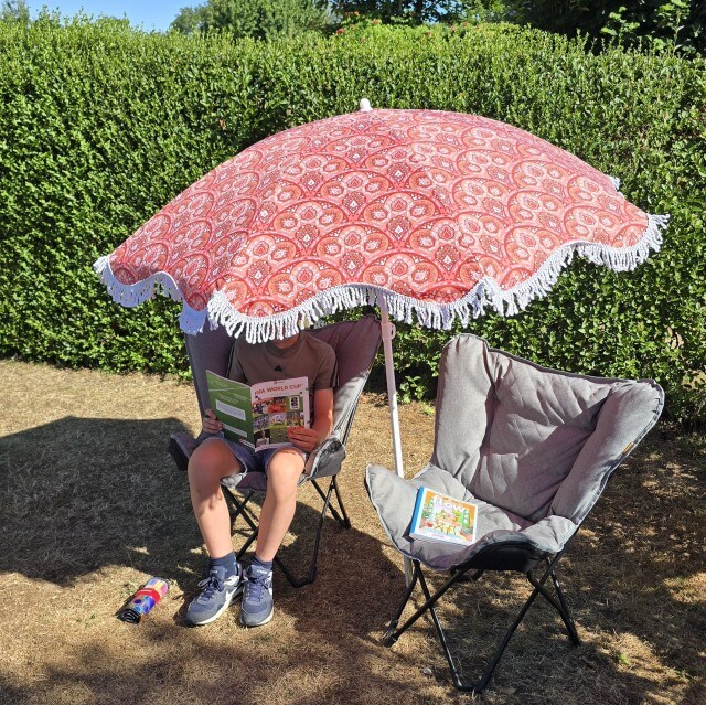Parasol in kleurrijke kleuren, formaat strandparasol.