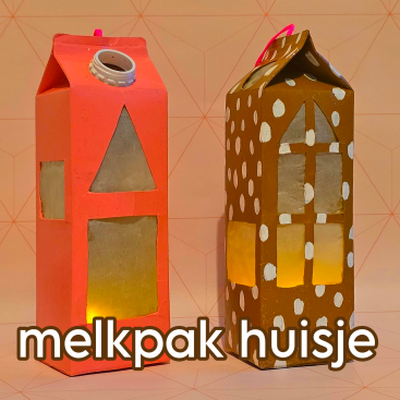 Lantaarn huisje van melkpak knutselen voor de feestdagen. Wil je iets maken dat je tot eind december kan laten staan? Met een melkpak en een lichtje kun je een leuk herfsthuisje of decemberhuisje knutselen. Een leuke lampion of lantaarn om te knutselen voor Sint Maarten, Sinterklaas en Kerst.